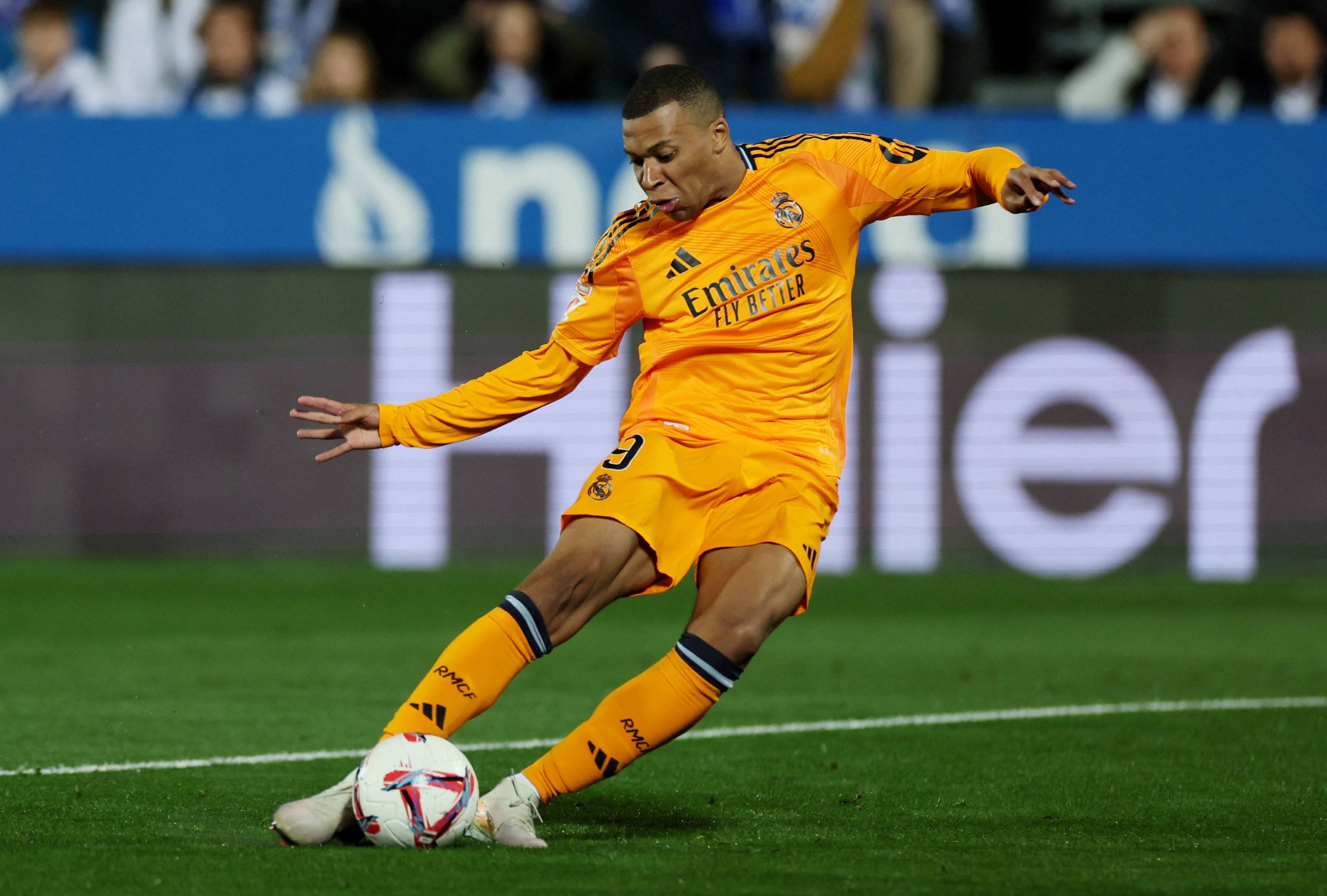 湖人前途光明！，姆巴佩新星出色发挥表现突出全场沸腾不已的简单介绍