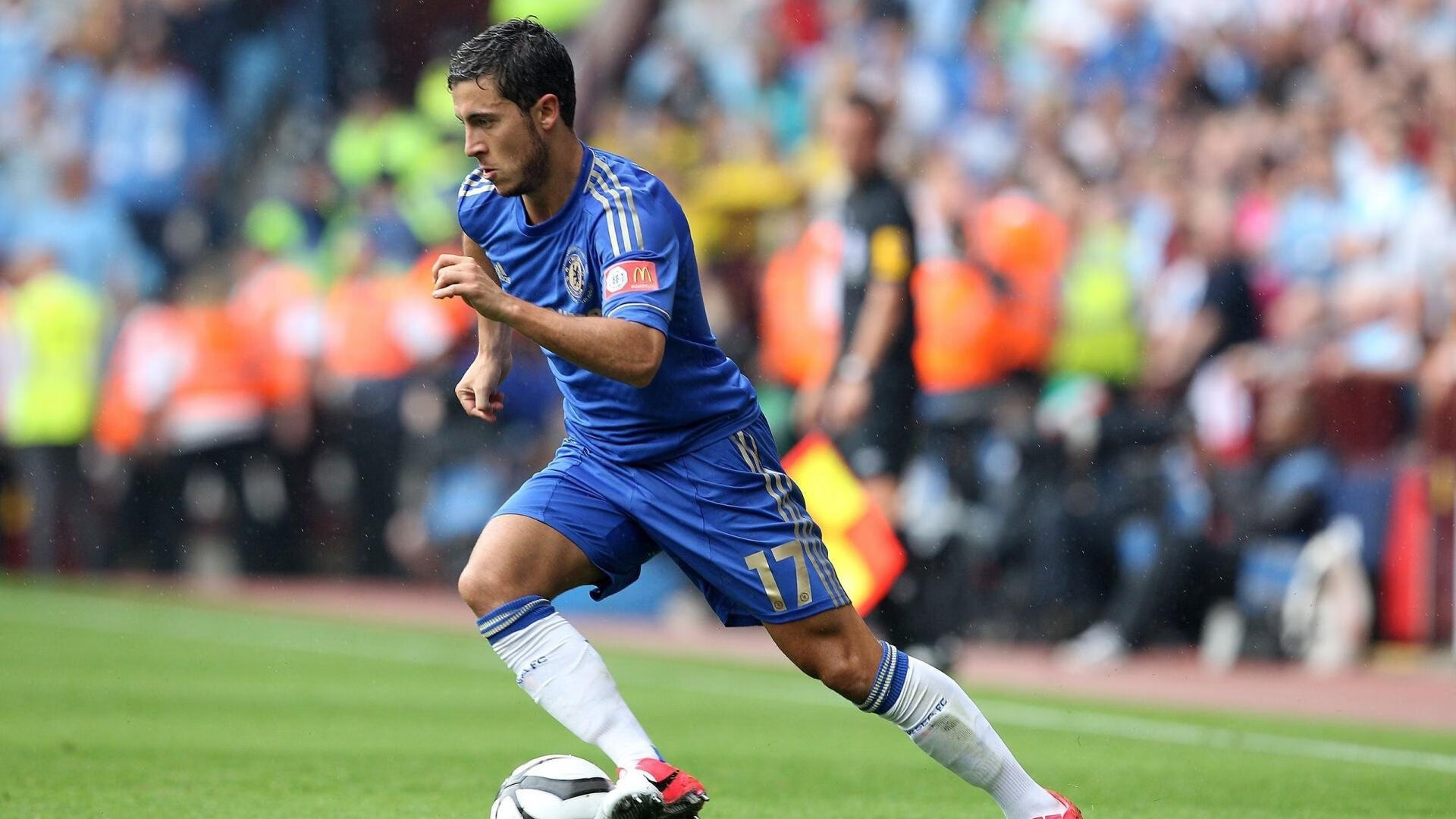 巴塞罗那观众热烈欢呼！，费德勒迎来三赛季出色发挥赢得满堂喝彩