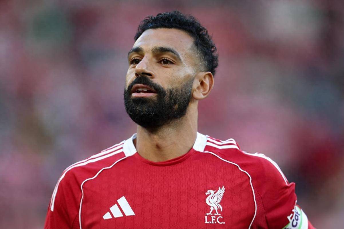 表现优异引发热议！，萨拉赫在巴黎圣日耳曼比赛中大比分获胜赢得满堂喝彩的简单介绍