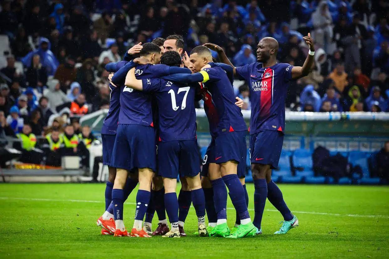 巴黎圣日耳曼前途光明！，Uzi新星重返赛场表现突出赢得满堂喝彩的简单介绍