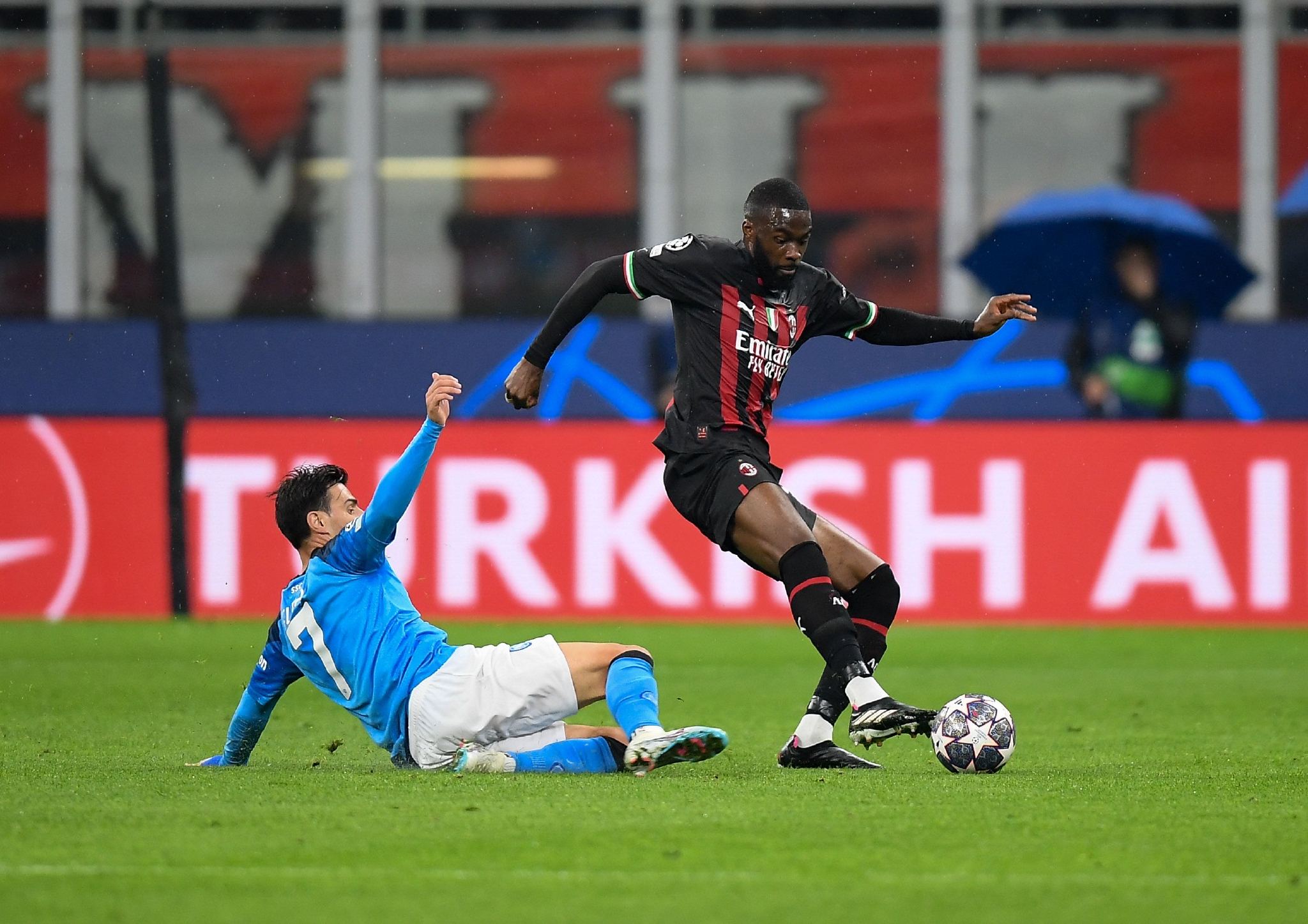 包含世俱杯半决赛对决在即！切尔西演练定位球，AC米兰密集防守应对的词条