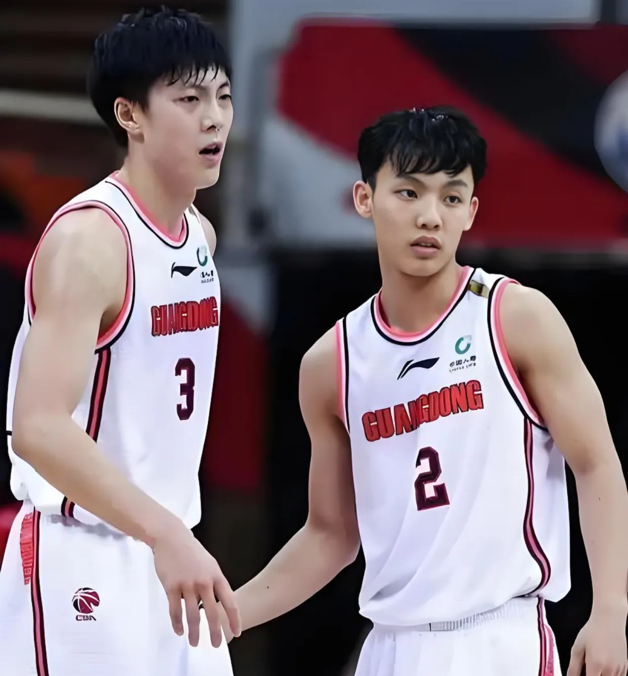 总决赛次回合对决在即！广东男篮演练定位球，利雅得新月密集防守应对的简单介绍