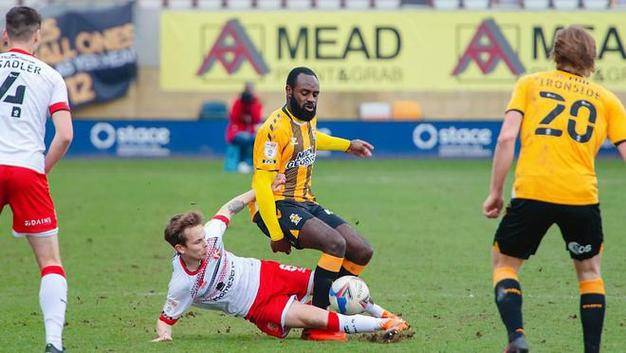 总决赛次回合对决在即！广东男篮演练定位球，利雅得新月密集防守应对的简单介绍